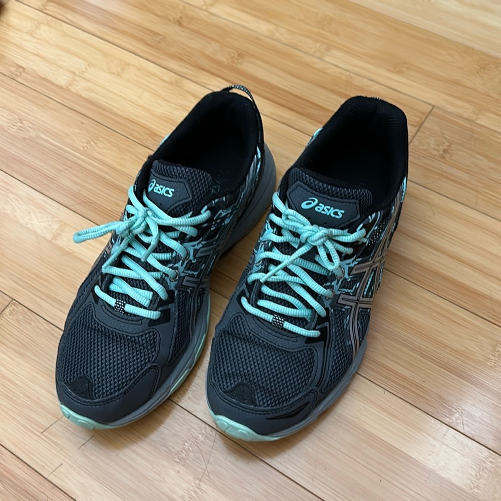 ASICS women size 10 - Venture 6